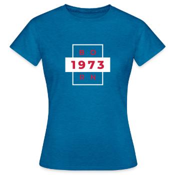 Né en 1973 - T-shirt Femme - bleu saphir antique chiné - Devant - AI Model Female 172 dark (172cm)