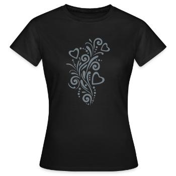 Dekoratives Design mit Herzen - Frauen T-Shirt - Schwarz - Vorne - AI Model Female 172 dark (172cm)