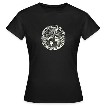 Die Welt mit einem Haarschnitt nach dem anderen - Frauen T-Shirt - Schwarz - Vorne - AI Model Female 172 dark (172cm)