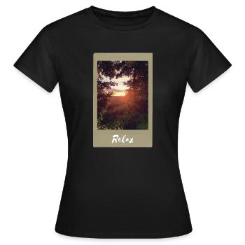Just Relax - Frauen T-Shirt - Schwarz - Vorne - AI Model Female 172 dark (172cm)