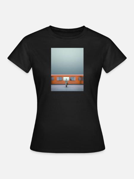 Frau im Trenchcoat - Frauen T-Shirt - Schwarz