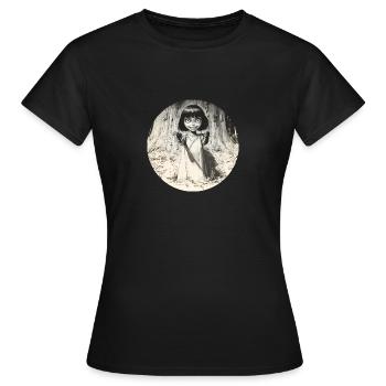 Girl with gun in the dark forest - Women's T-Shirt - black - Front - AI Model Female 172 dark (172cm)