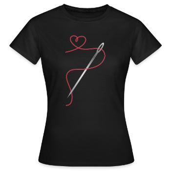 Nadel und Nähgarn mit Herz - Frauen T-Shirt - Schwarz - Vorne - AI Model Female 172 dark (172cm)