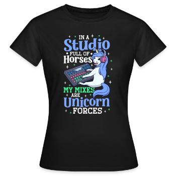 Unicorn Forces à la table de mixage - Ingénieur du son - T-shirt Femme - noir - Devant - AI Model Female 172 dark (172cm)