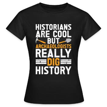 Archéologie - T-shirt Femme - noir - Devant - AI Model Female 172 dark (172cm)