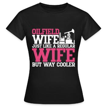 Champ pétrolifère - T-shirt Femme - noir - Devant - AI Model Female 172 dark (172cm)