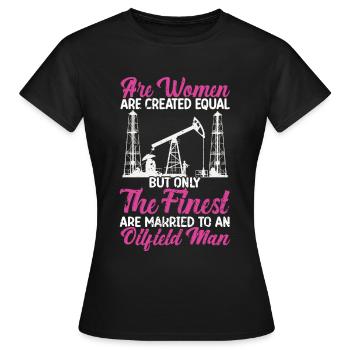 Champ pétrolifère - T-shirt Femme - noir - Devant - AI Model Female 172 dark (172cm)
