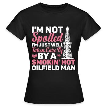 Champ pétrolifère - T-shirt Femme - noir - Devant - AI Model Female 172 dark (172cm)