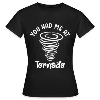 Tornado - Frauen T-Shirt - Schwarz - Vorne - AI Model Female 172 dark (172cm)