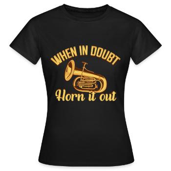 Französischer Horn -Spieler Hornist Messing Musik - Frauen T-Shirt - Schwarz - Vorne - AI Model Female 172 dark (172cm)