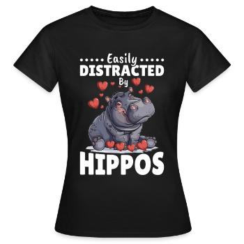 Hippo Hippopotamus Animal Easily Distracted By - Frauen T-Shirt - Schwarz - Vorne - AI Model Female 172 dark (172cm)