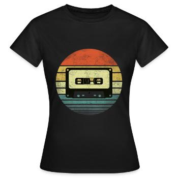 Audio Tape Kassette Musik HiFi Sunset Retro Design - Frauen T-Shirt - Schwarz - Vorne - AI Model Female 172 dark (172cm)