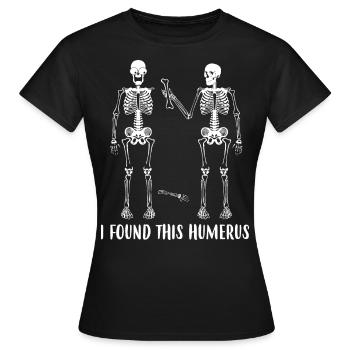 Ich habe dieses Humerus Medical Assistant Skelett gefunden - Frauen T-Shirt - Schwarz - Vorne - AI Model Female 172 dark (172cm)