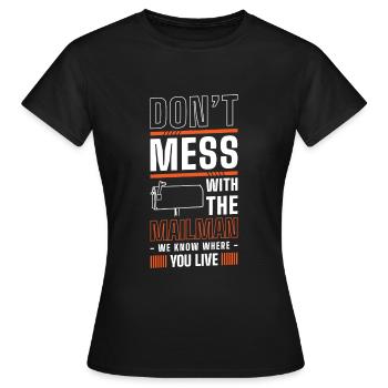 Postbote Paket - Frauen T-Shirt - Schwarz - Vorne - AI Model Female 172 dark (172cm)