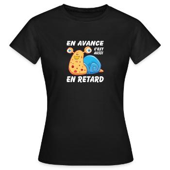 En avance c'est aussi en retard - T-shirt Femme - noir - Devant - AI Model Female 172 dark (172cm)