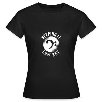 Retro Bass Clef Music Keeping It Low Key Funny - Frauen T-Shirt - Schwarz - Vorne - AI Model Female 172 dark (172cm)