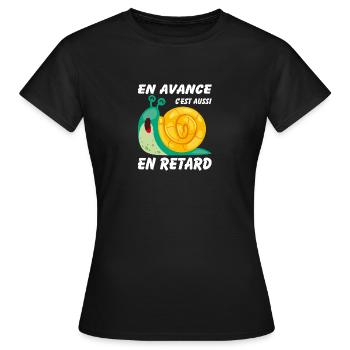 En avance c'est aussi en retard - T-shirt Femme - noir - Devant - AI Model Female 172 dark (172cm)