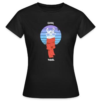 Alpaca mit Schal - Frauen T-Shirt - Schwarz - Vorne - AI Model Female 172 dark (172cm)