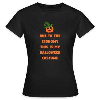 Aufgrund der Wirtschaft ist dies mein Halloween Kostüm - Frauen T-Shirt - Schwarz - Vorne - AI Model Female 172 dark (172cm)