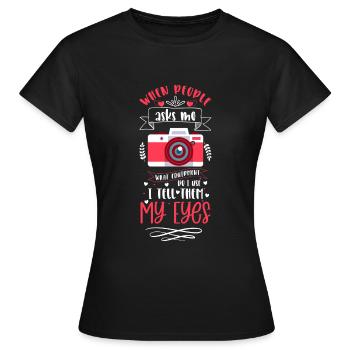 Kamera Objektiv Motiv - Frauen T-Shirt - Schwarz - Vorne - AI Model Female 172 dark (172cm)