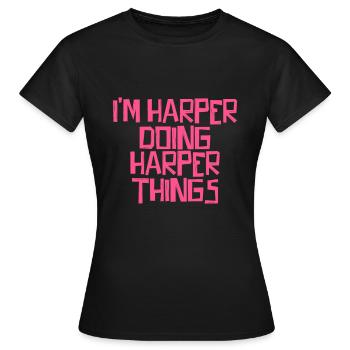 Je suis Harper en train de faire des choses Harper - T-shirt Femme - noir - Devant - AI Model Female 172 dark (172cm)