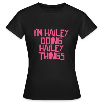 I'm Hailey doing Hailey things - Frauen T-Shirt - Schwarz - Vorne - AI Model Female 172 dark (172cm)