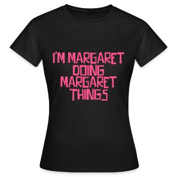 Je suis Margaret en train de faire des choses Margaret - T-shirt Femme - noir - Devant - AI Model Female 172 dark (172cm)