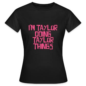 I'm Taylor doing Taylor things - Women's T-Shirt - black - Front - AI Model Female 172 dark (172cm)