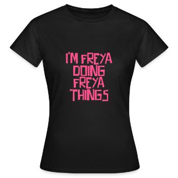I'm Freya doing Freya things - Women's T-Shirt - black - Front - AI Model Female 172 dark (172cm)