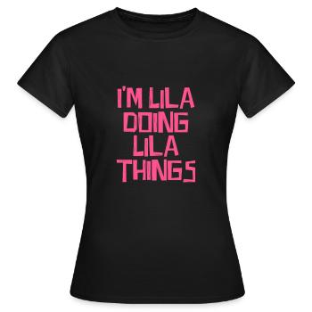 Je suis Lila en train de faire des choses Lila - T-shirt Femme - noir - Devant - AI Model Female 172 dark (172cm)