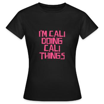 I'm Cali doing Cali things - Frauen T-Shirt - Schwarz - Vorne - AI Model Female 172 dark (172cm)