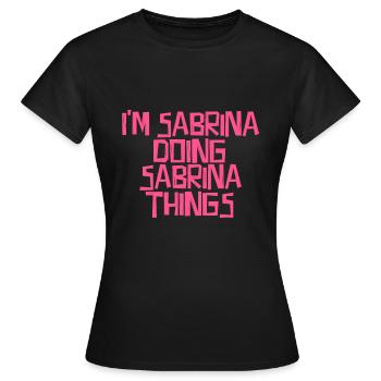 I'm Sabrina doing Sabrina things - Frauen T-Shirt - Schwarz - Vorne - AI Model Female 172 dark (172cm)