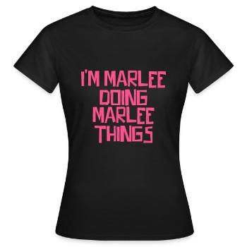 I'm Marlee doing Marlee things - Frauen T-Shirt - Schwarz - Vorne - AI Model Female 172 dark (172cm)
