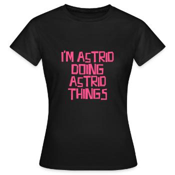 I'm Astrid doing Astrid things - Frauen T-Shirt - Schwarz - Vorne - AI Model Female 172 dark (172cm)