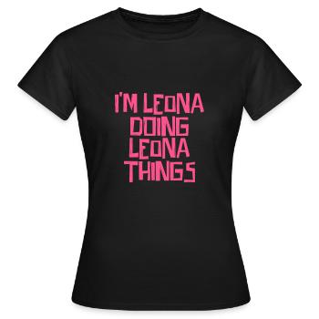 Je suis Leona en train de faire des choses à Leona - T-shirt Femme - noir - Devant - AI Model Female 172 dark (172cm)
