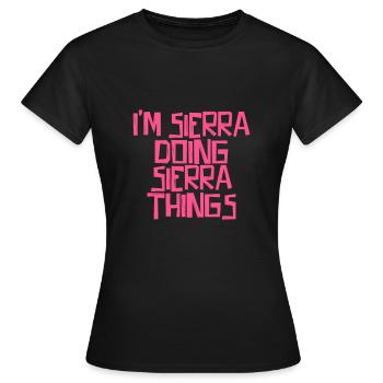 I'm Sierra doing Sierra things - Frauen T-Shirt - Schwarz - Vorne - AI Model Female 172 dark (172cm)