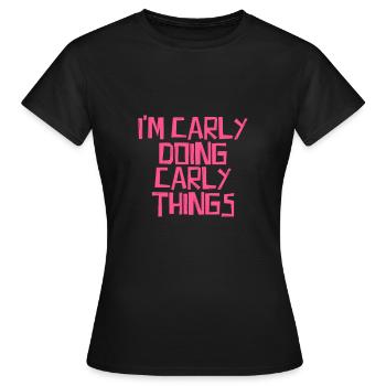 I'm Carly doing Carly things - Women's T-Shirt - black - Front - AI Model Female 172 dark (172cm)