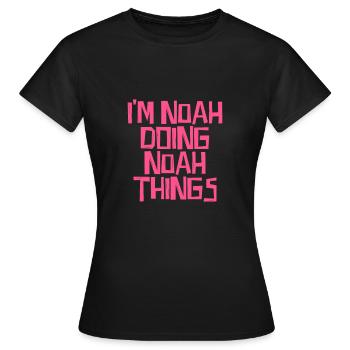 Je suis Noah en train de faire des choses Noah - T-shirt Femme - noir - Devant - AI Model Female 172 dark (172cm)