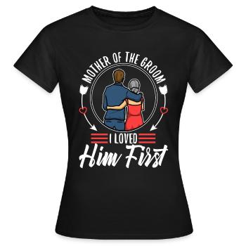 Mother of the groom i loved him first - Frauen T-Shirt - Schwarz - Vorne - AI Model Female 172 dark (172cm)