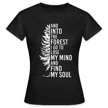 La forêt randonnée profiter de la nature en tant que garde forestier - T-shirt Femme - noir - Devant - AI Model Female 172 dark (172cm)