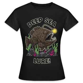 Abyssale Angelfische, Tiefseeköder-Humor - Frauen T-Shirt - Schwarz - Vorne - AI Model Female 172 dark (172cm)
