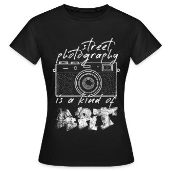 Straßenfotografie als Kunst /hell - Frauen T-Shirt - Schwarz - Vorne - AI Model Female 172 dark (172cm)