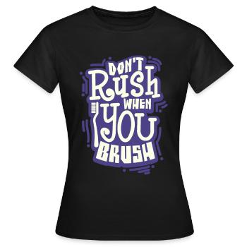 Brosse à dents dentiste brosse à dents - T-shirt Femme - noir - Devant - AI Model Female 172 dark (172cm)