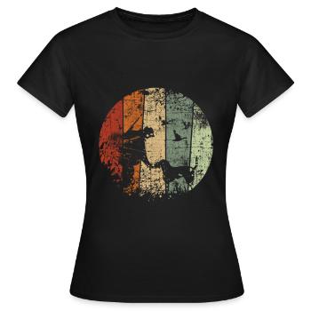 Hunter hunting vintage hunting dog - Women's T-Shirt - black - Front - AI Model Female 172 dark (172cm)