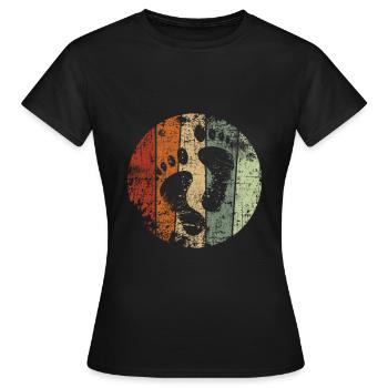 Barefoot footprint foot vintage - Women's T-Shirt - black - Front - AI Model Female 172 dark (172cm)