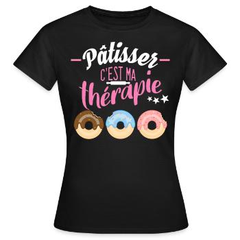 Pâtisser, c'est ma thérapie. Humour Pâtisserie - T-shirt Femme - noir - Devant - AI Model Female 172 dark (172cm)