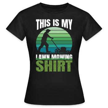 Ceci est mon entretien de pelouse de chemise de tonte de pelouse - T-shirt Femme - noir - Devant - AI Model Female 172 dark (172cm)