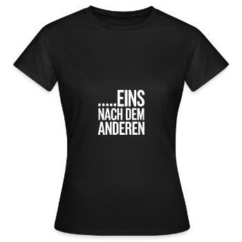 Eins nach dem Anderen der Reihe nach - Frauen T-Shirt - Schwarz - Vorne - AI Model Female 172 dark (172cm)