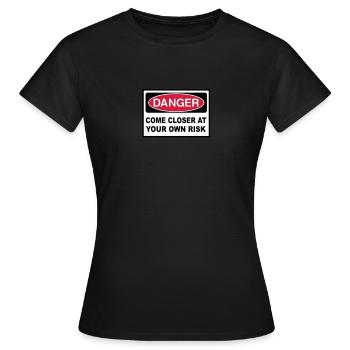 danger - T-shirt Femme - noir - Devant - AI Model Female 172 dark (172cm)