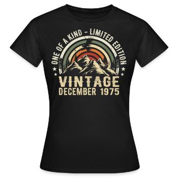 Dezember 1975 - Ausgezeichnet seit Dezember 1975 - Frauen T-Shirt - Schwarz - Vorne - AI Model Female 172 dark (172cm)